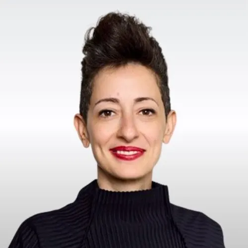 Portrait de Sofia, consultante accompagnée par un coach fitness premium